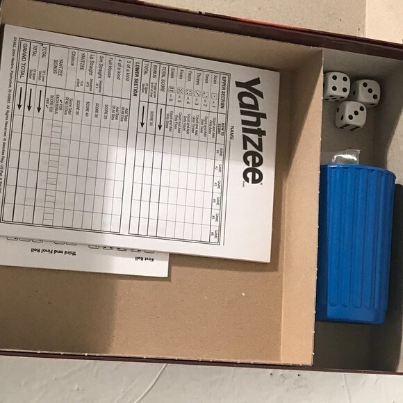 Classic YAHTZEE Family Dice Game - Picture 4 of 7